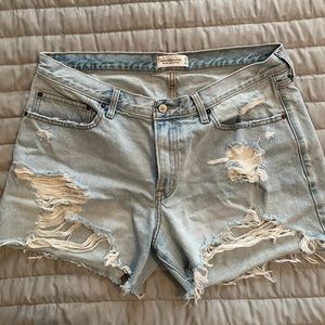 Abercrombie & Fitch Distressed Mid-rise Boyfriend Short